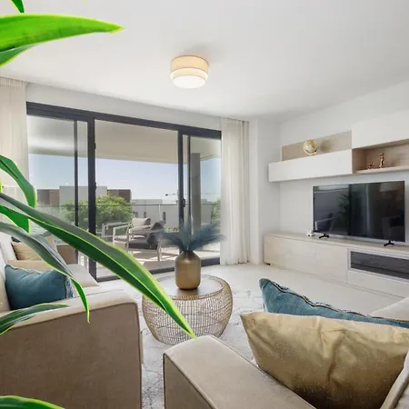 Magnificent Apartment, Close To The Beach, In Apartment Estepona