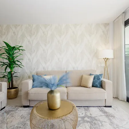 Magnificent Apartment, Close To The Beach, In Apartment
