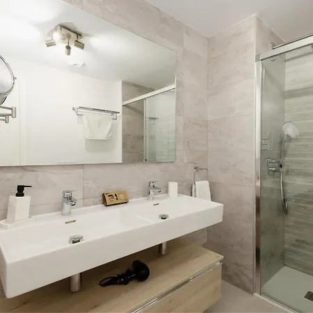 Apartment Magnificent Apartment, Close To The Beach, In Estepona
